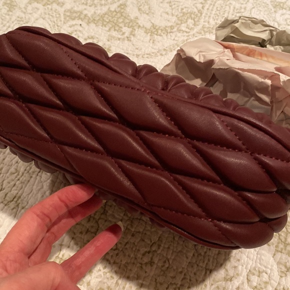 Badgley Mischka quilted crossbody - Picture 8 of 9